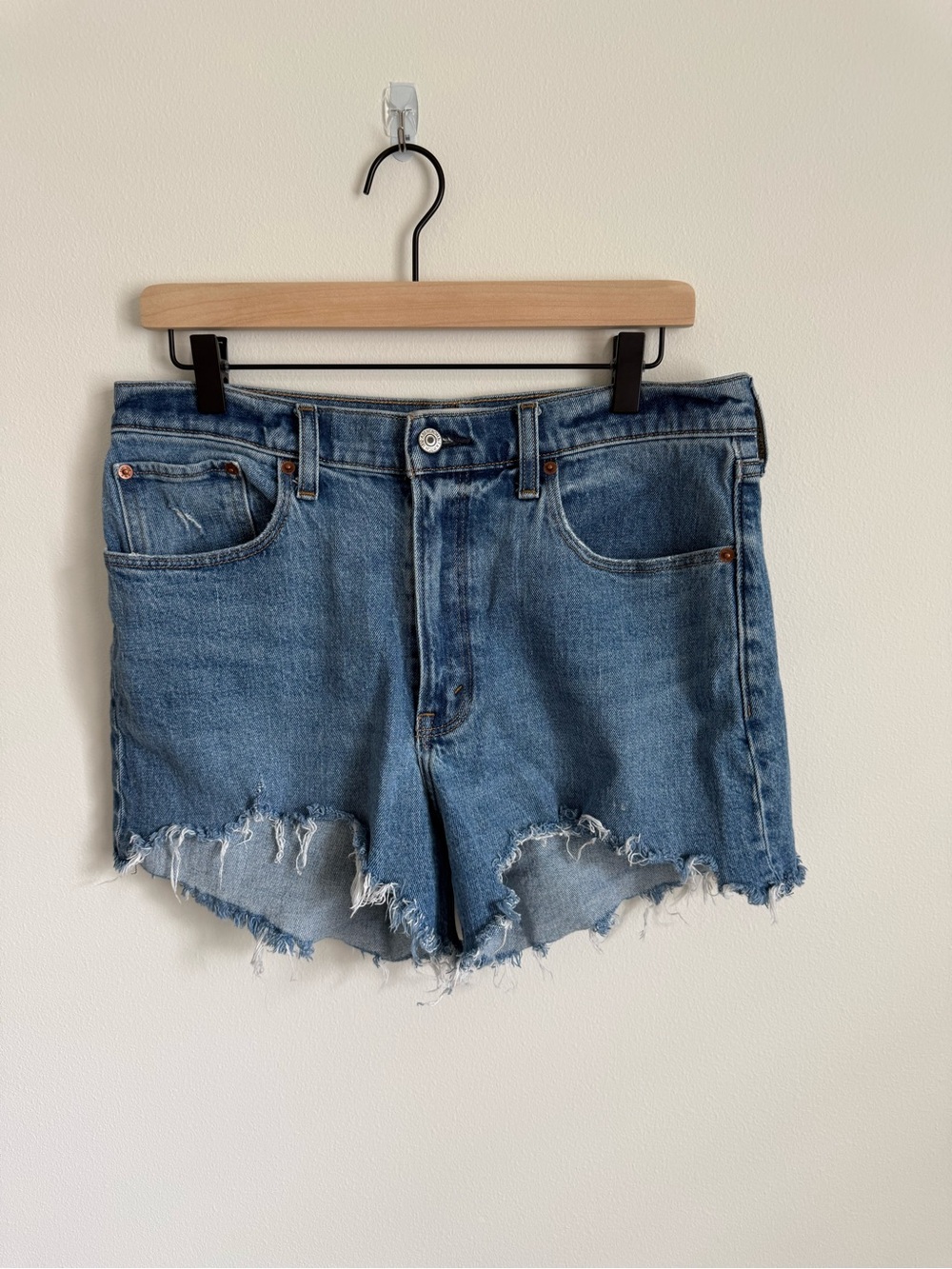 Abercrombie & Fitch The 4” mom short high rise